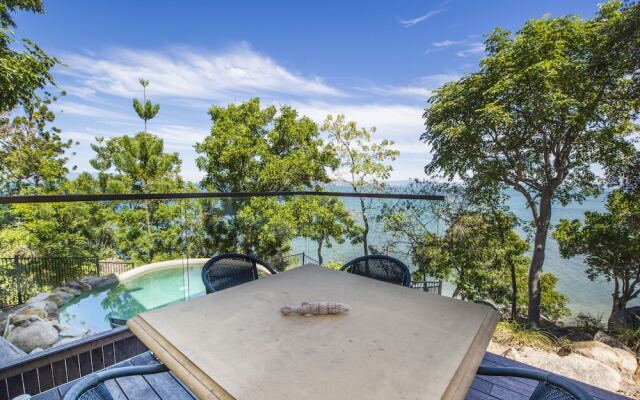 Headland Hideaway