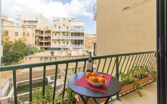 A Lovely Apart By The Sea Sliema