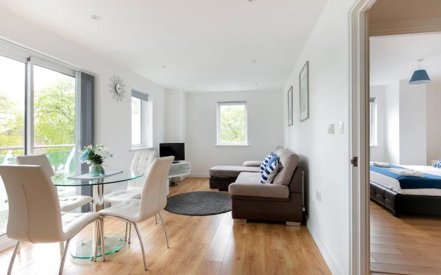 Skyvillion - Tower Point Enfield 1bed W Balcony