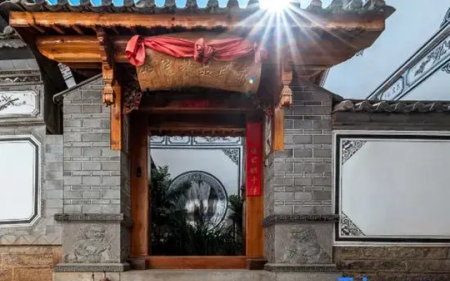 Ruyuan Boutique Homestay (Dali Erhai Caicun Branch)