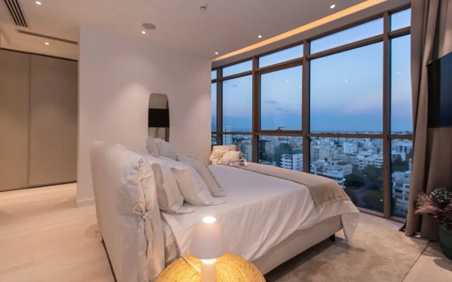 A Spectacular Suite Apartment on a new High Rise