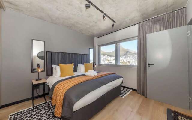 Chic & Sophisticated 1BD Apartment - Sea Point