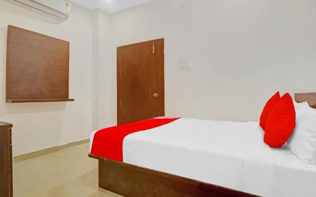 OYOFlagship 80467H Hotel R Square