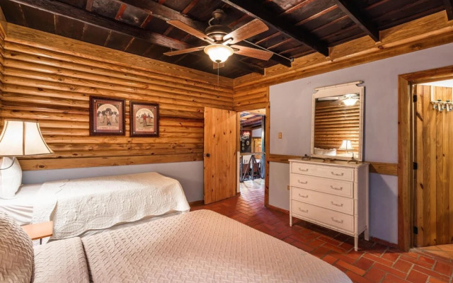 Cozy Villa Close to the Rive in Arroyo Frio