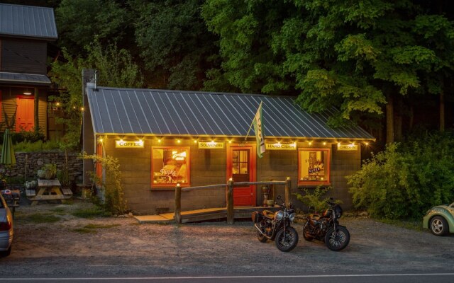 Stickett Inn