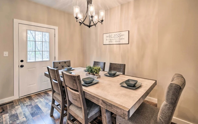 Asheville Area Hideaway w/ Hot Tub + Deck!