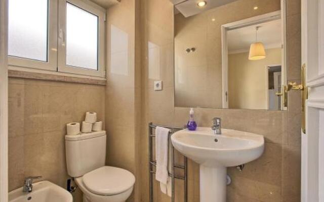 Almirante 3-Four Bedrooms