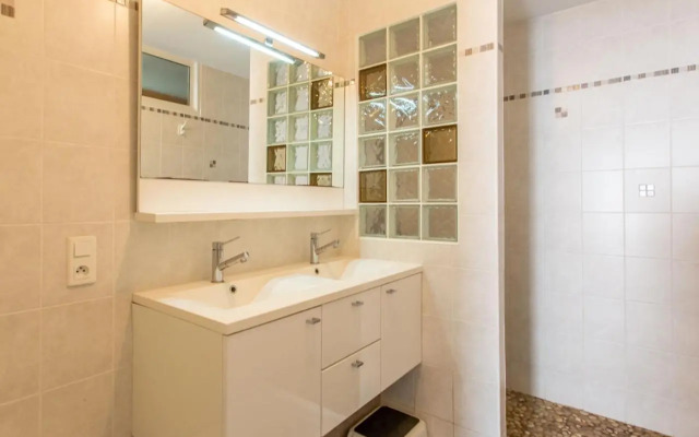 Holiday Home Les Baïnes - VIB220