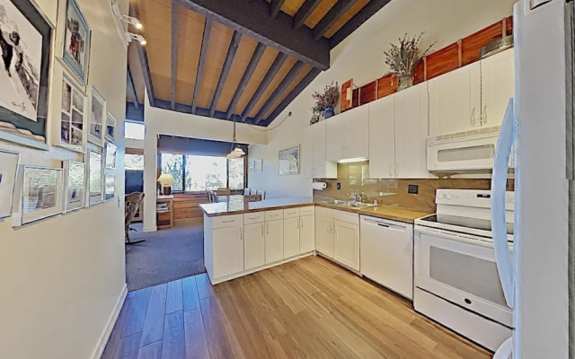 Family Friendly Summer Fun On the Mountain! Beautiful Condo With Exceptional Views by RedAwning