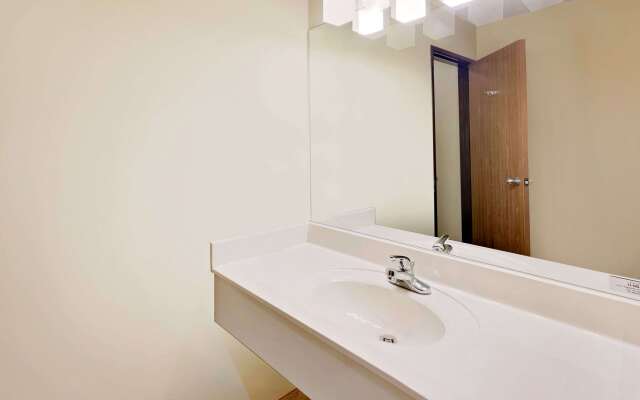 Days Inn by Wyndham Cadillac