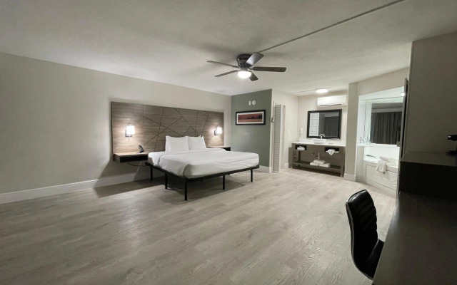 Quality Inn & Suites Airport/Cruise Port Hollywood