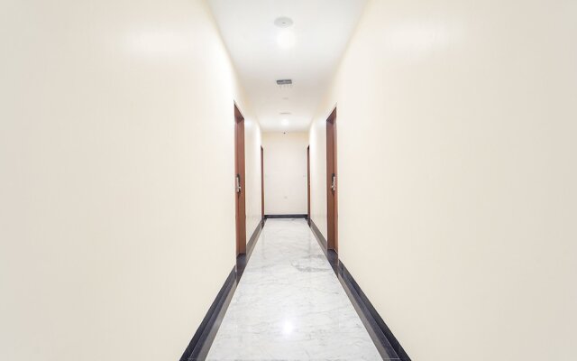 Fabhotel Stayz Inn Us Consulate