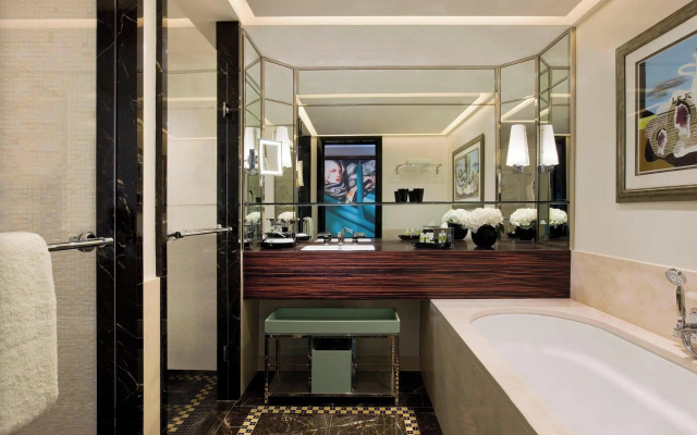 Prince de Galles, a Luxury Collection Hotel, Paris