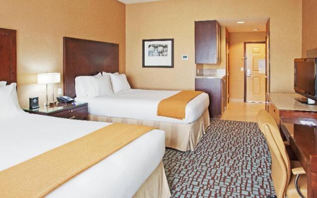 Holiday Inn Express & Suites Salinas