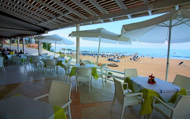 Santa Barbara Lakis Apartments