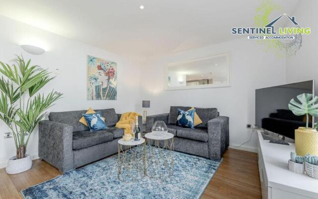 Sentinel Living Serviced Accommodation, Windsor, 2 Bedroom Apartment with Free Parking and WiFi