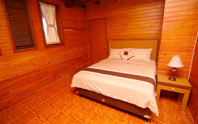 Villa ChavaMinerva Kayu - Ciater