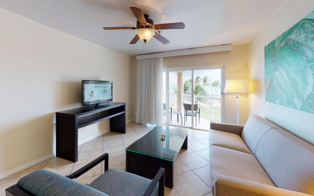 Holiday Inn Resort Grand Cayman, an IHG Hotel