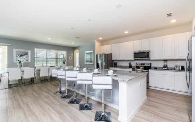 Solterra - 6140 Broad Oak Drive