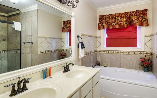 Sevierville Vacation Rental: 6 Mi to Dollywood!