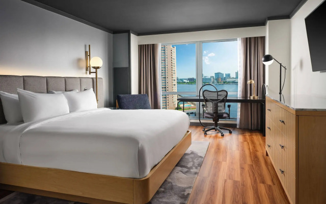 Renaissance Portsmouth-Norfolk Waterfront Hotel