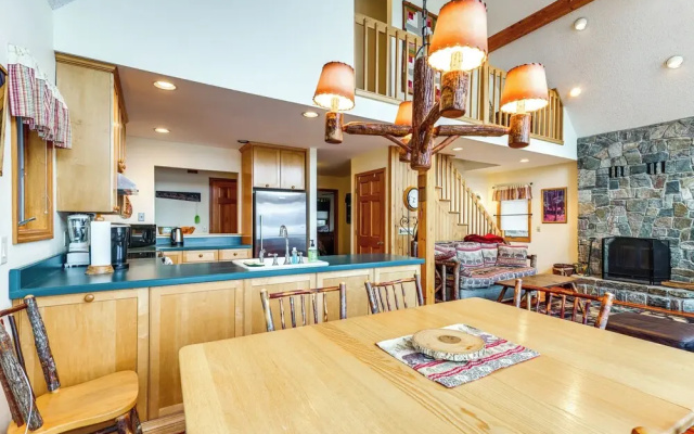 'sweet Serenity' Schroon Lake Family Retreat!