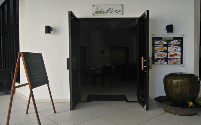 Samsuria Beach Resort & Residence