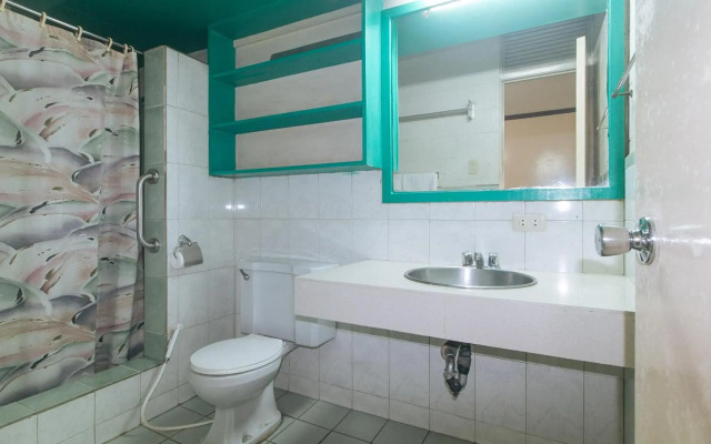 Broadway Court Apartelle