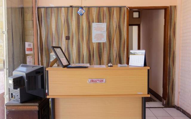 RedDoorz near Metro Indah Mall