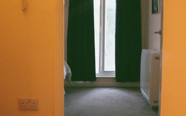 London Gem - Chic Apartment Retreat