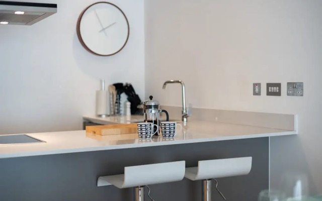 Trendy Queens Park Home Close to Hampstead by Underthedoormat