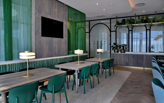 Courtyard Hotel Waterfall City