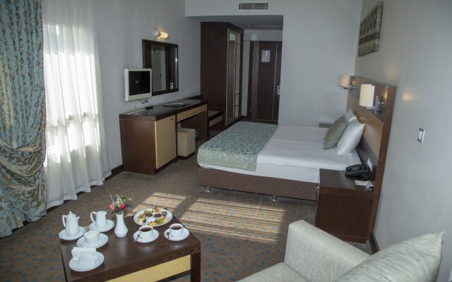 Mom Hotel