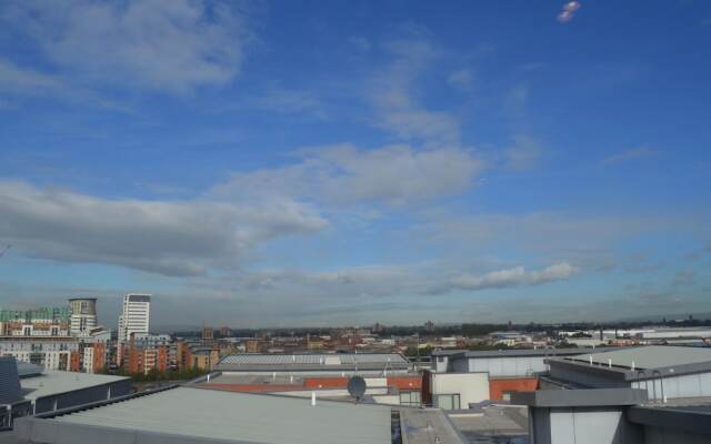 2 Bedroom Apartment With 2 Balconies in Manchester