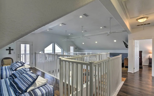 Bayfront Fishing Pier: Galveston Island Home!