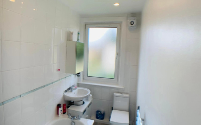 Maria- Bright and Modern City Center Apartment .