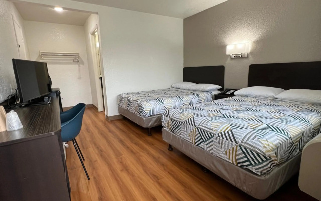 Motel 6 Longview, TX