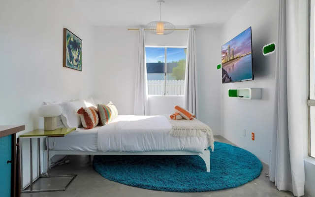 Retro Desert Retreat - Ideal Palm Springs