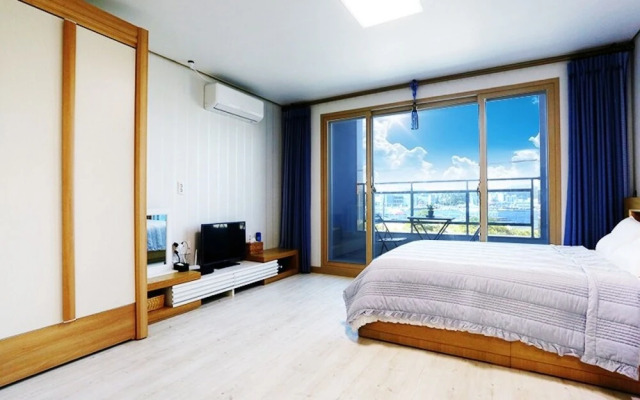 Tongyeong Cobalt Blue Pension