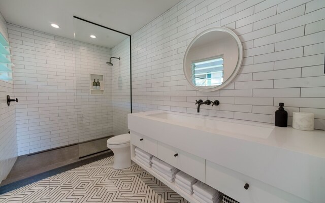 Hanalei Beachfront 3 Bedroom Home by RedAwning