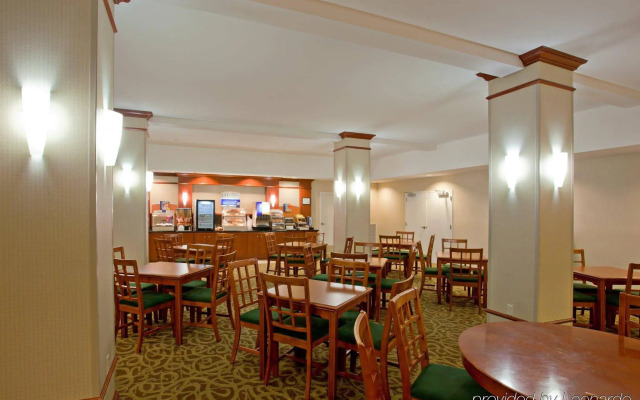 Best Western Valencia/Six Flags Inn & Suites
