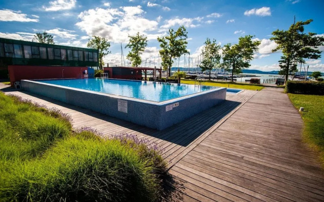 BL YachtClub & Apartments