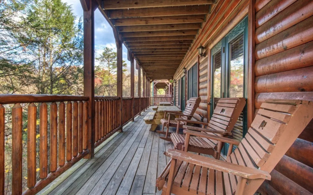 Family Ties Lodge by Jackson Mountain Rentals