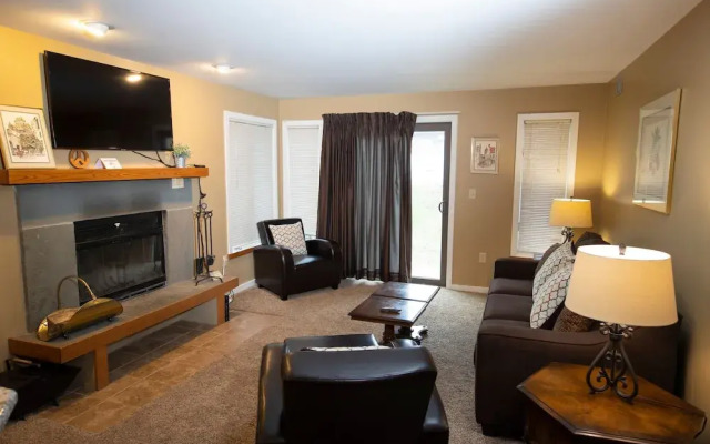Mountain Lodge At Okemo-1br Newly Renovated 1 Bedroom Condo by RedAwning