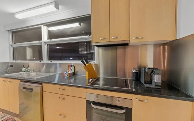 Stylish 3BR Oceanfront Stay by Mooloolaba Esp