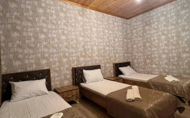 Cozy House With Swimming Pool Near City Center