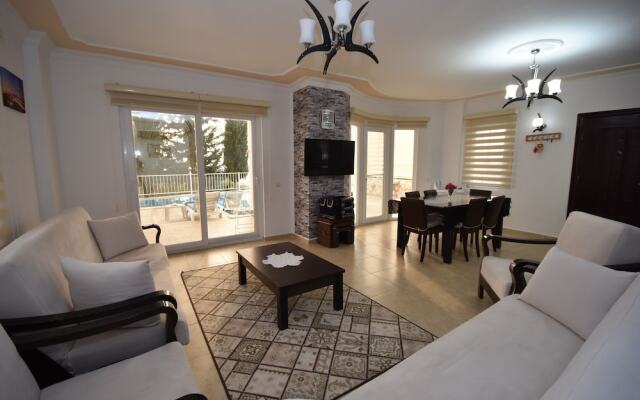 Villa Yonca by Helaltatilvillari