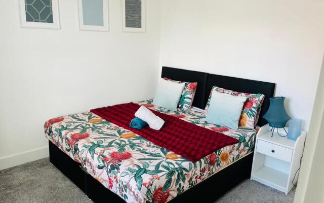 Modern Apartment, Castle View Rochester, England