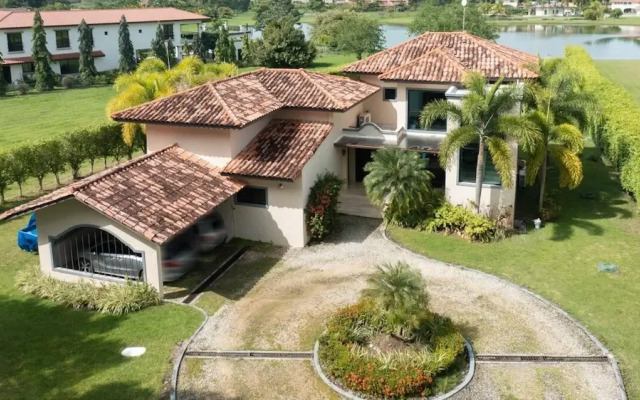 Villa Encanto by Acomodo