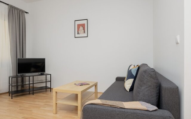 Cozy Apartment With Balcony by Renters